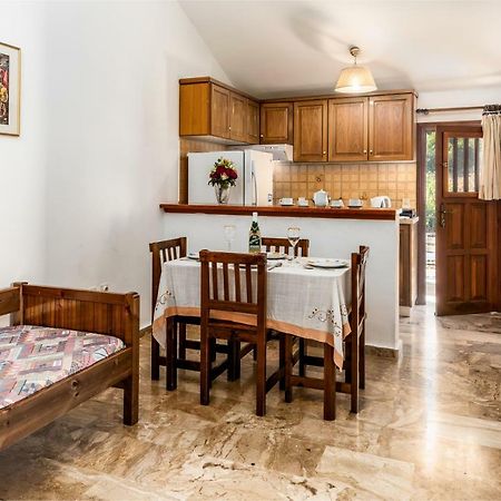 Areti Apartments Poros  Екстериор снимка