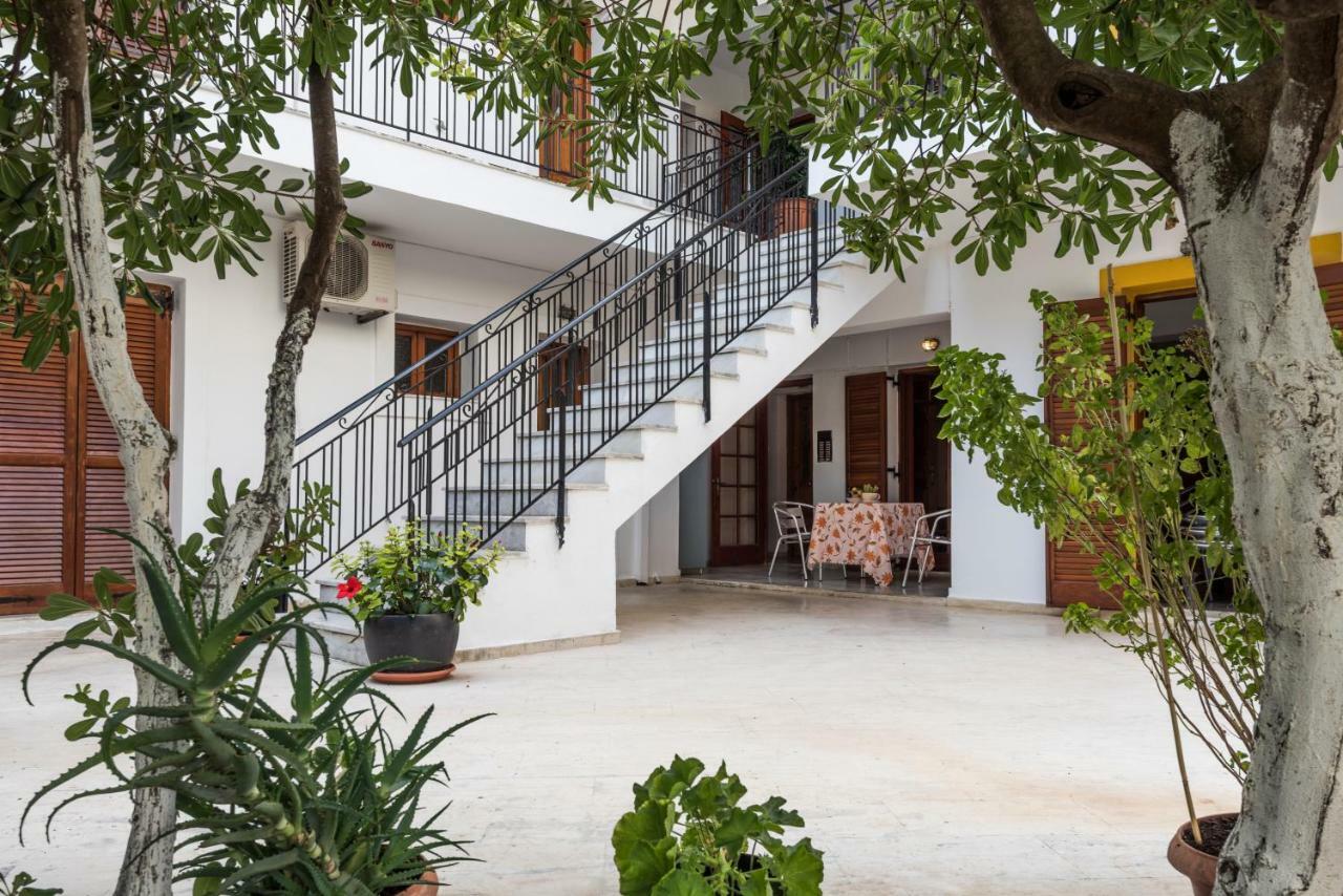 Areti Apartments Poros  Екстериор снимка